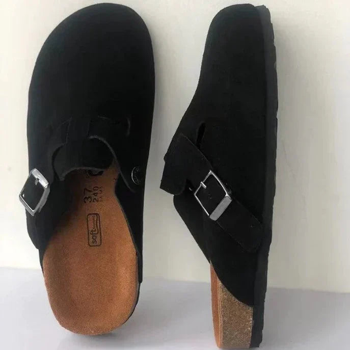 Orthopädische Clogs mit Schnalle geschlossen