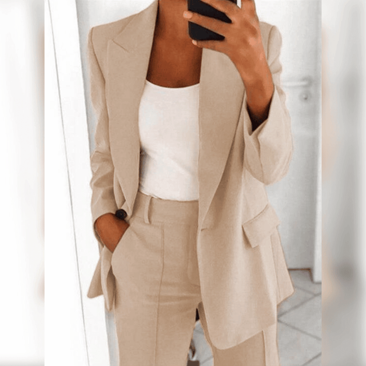 Damen Anzug | Elegantes Design | Handgefertigte Qualität | Weiche Stoffmischung