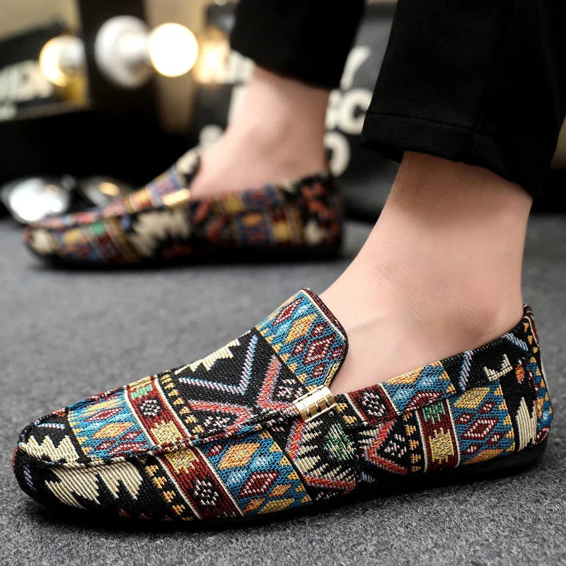 Loafer Herren | Ethno-Muster Slipper mit Golddetail & leichter Sohle