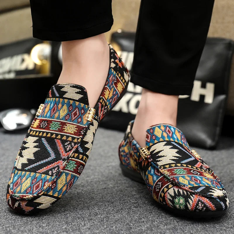 Loafer Herren | Ethno-Muster Slipper mit Golddetail & leichter Sohle