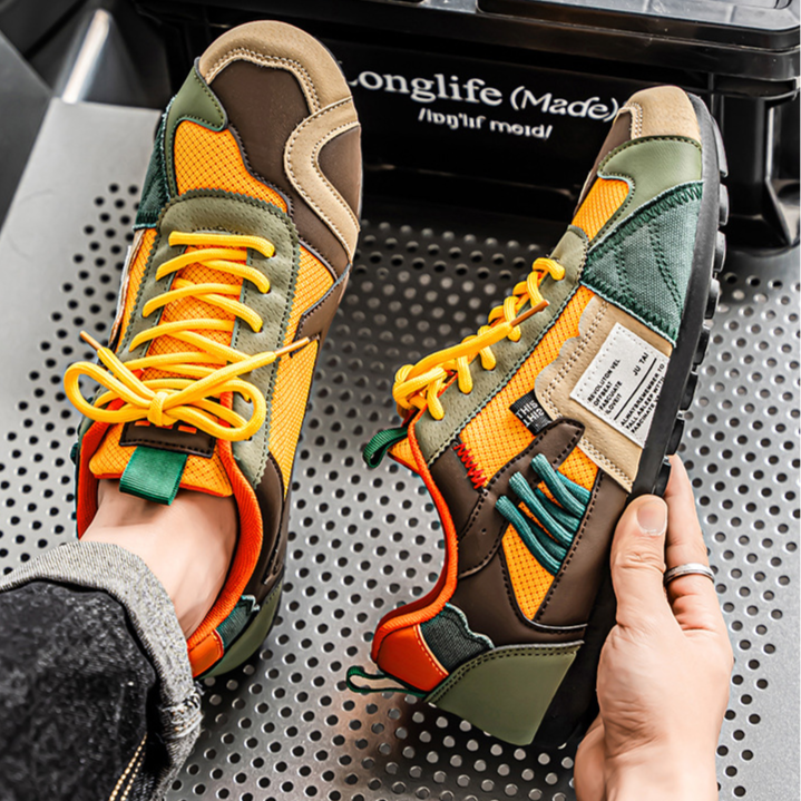 Sneaker mit Schnürung und Mesh