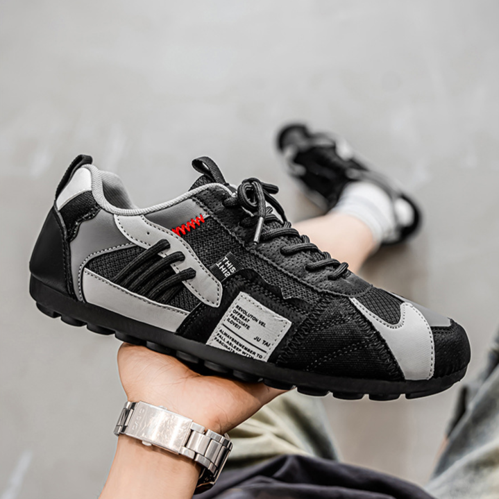 Sneaker mit Schnürung und Mesh