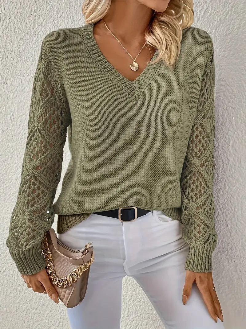 Einfarbiger hohlpullover für den frühling