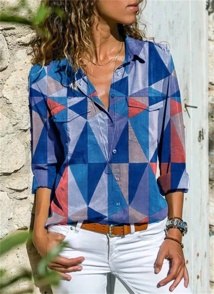 Clara – Leichte Sommerbluse mit geometrischem Muster