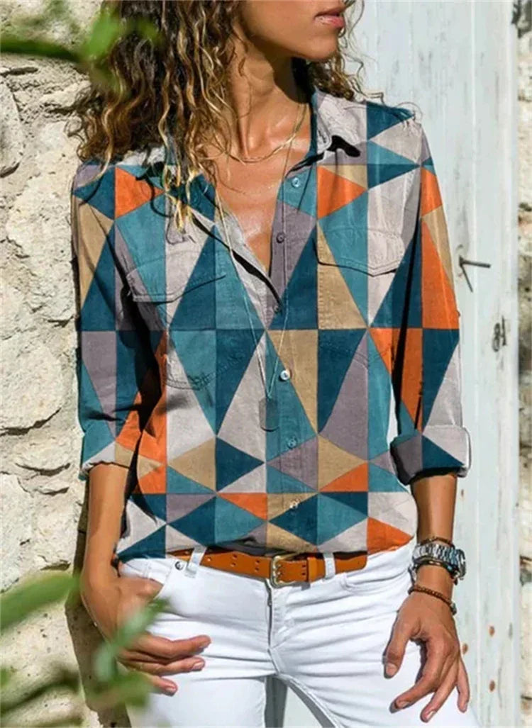 Clara – Leichte Sommerbluse mit geometrischem Muster