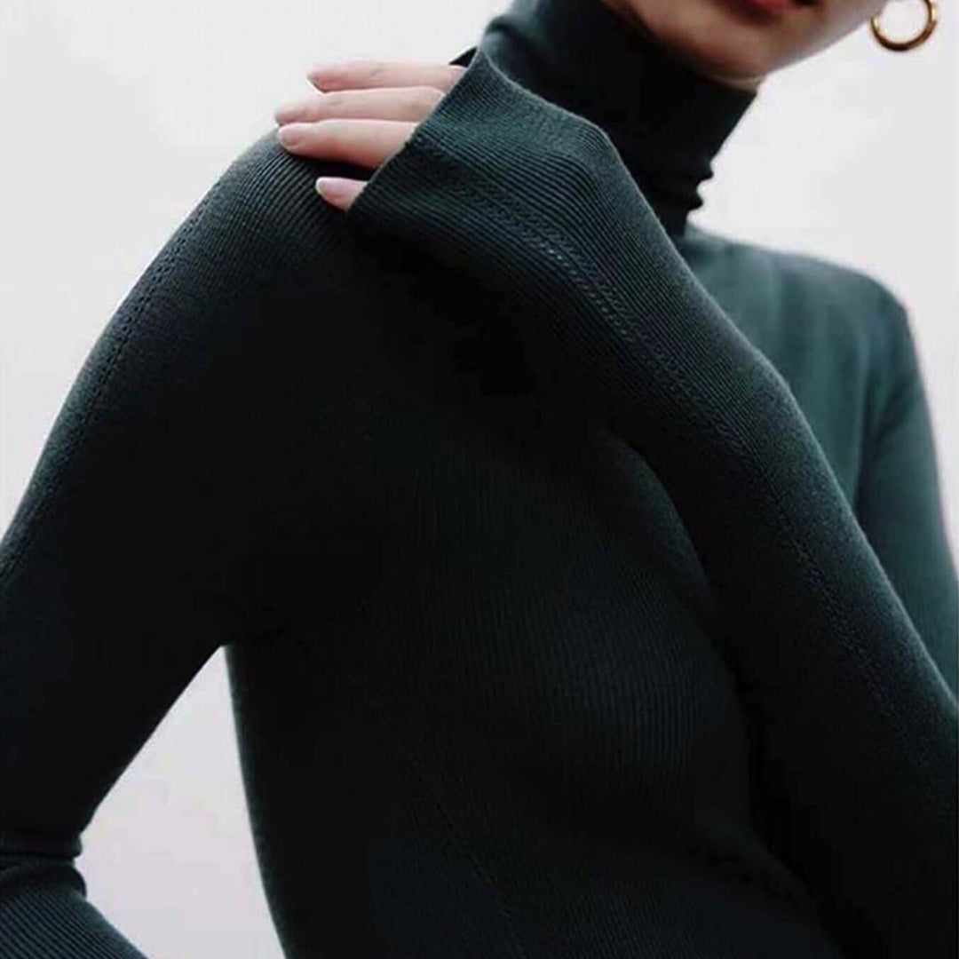 Elena - Farbiges Stricktop mit hohem Ausschnitt