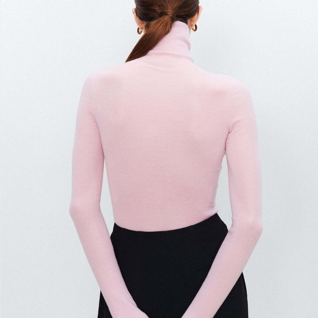 Elena - Farbiges Stricktop mit hohem Ausschnitt
