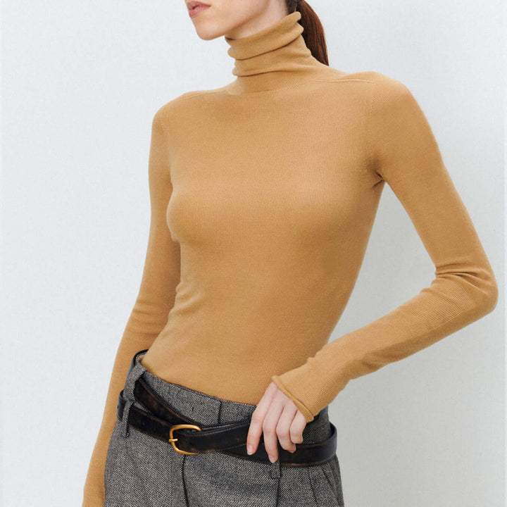 Elena - Farbiges Stricktop mit hohem Ausschnitt