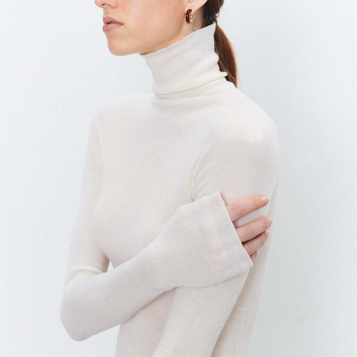 Elena - Farbiges Stricktop mit hohem Ausschnitt