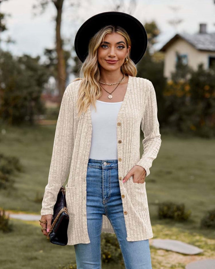 Geknöpfte lange Strickjacke