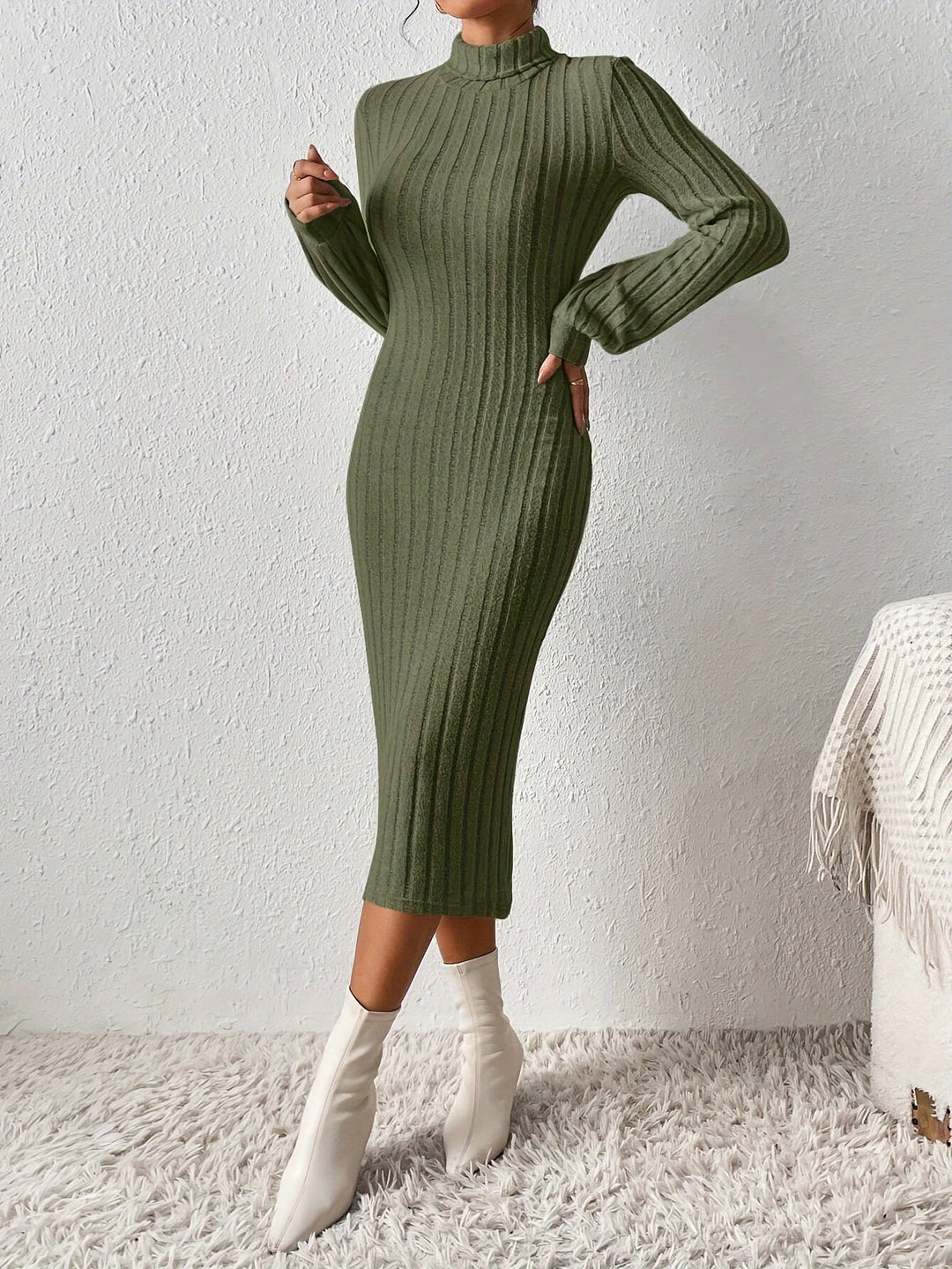 Geripptes Bodycon-Kleid mit festem Rollkragen