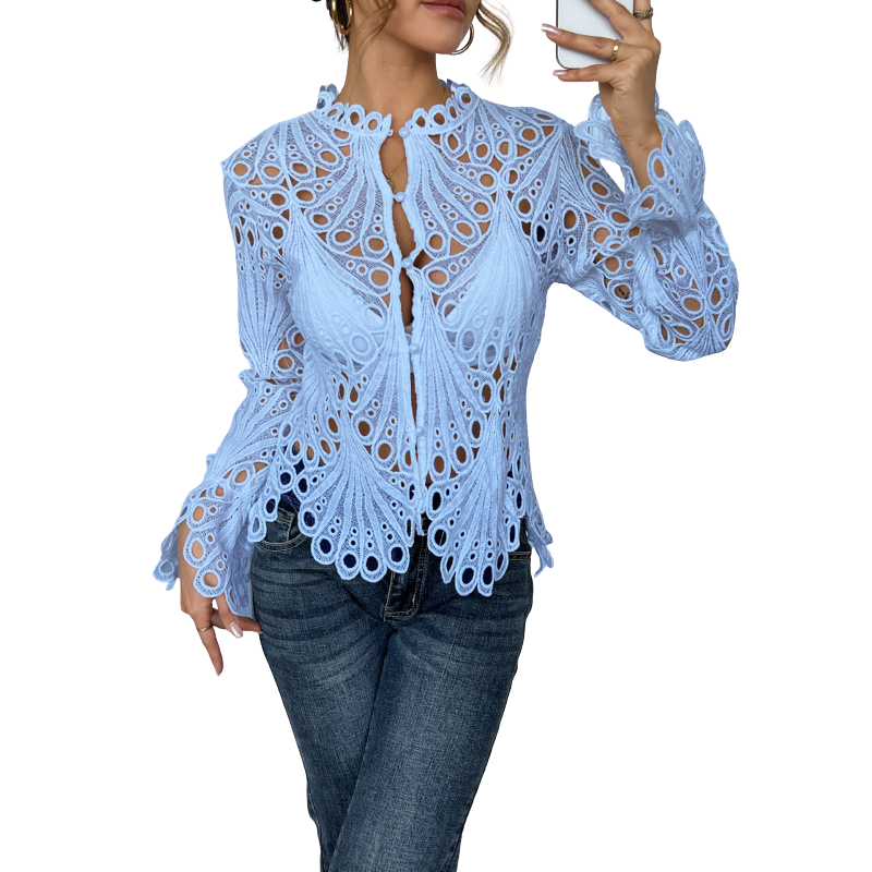 Katia | Elegante, Romantische Spitzenbluse – Weiße Spitzenbluse mit Schnürung und Laternenärmeln 2