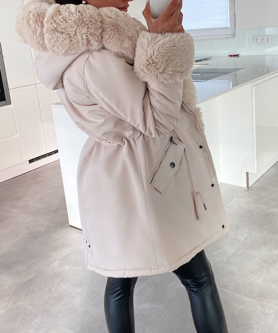 Kunstpelzjacke Glamour Beige  Ladypolitan - Fashion Onlineshop für Damen   
