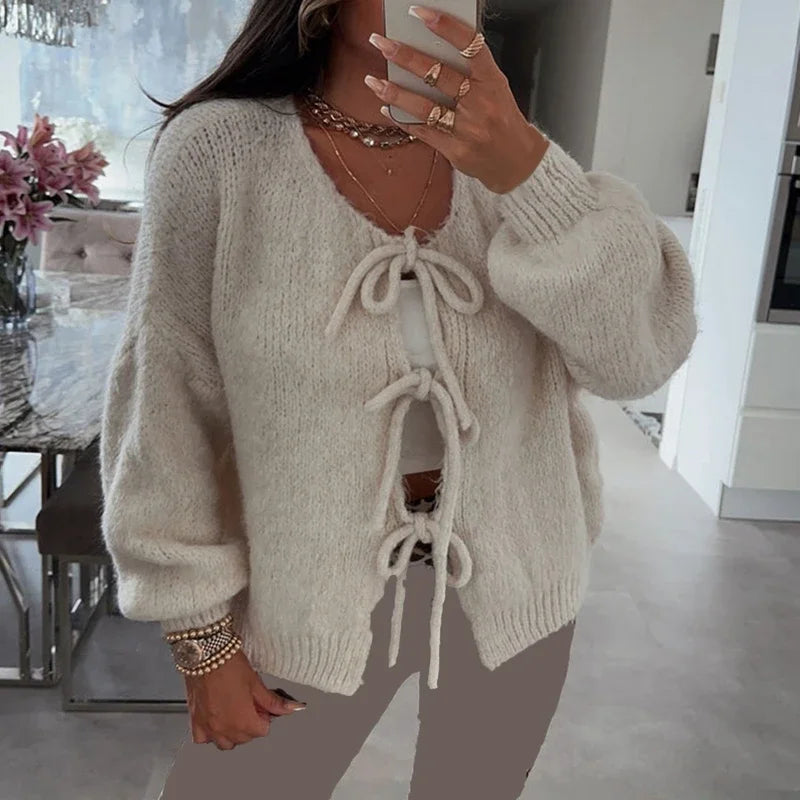 Langärmelige Damen-Strickjacke mit V-Ausschnitt