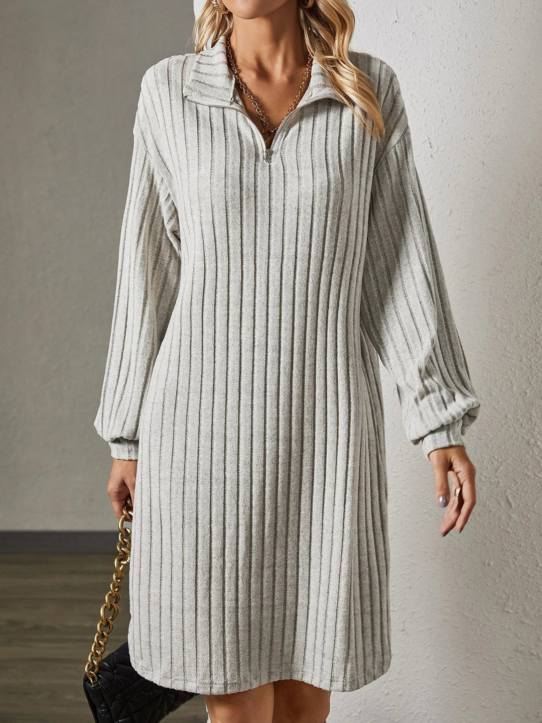 Langärmeliges Kleid aus lockerem Strick