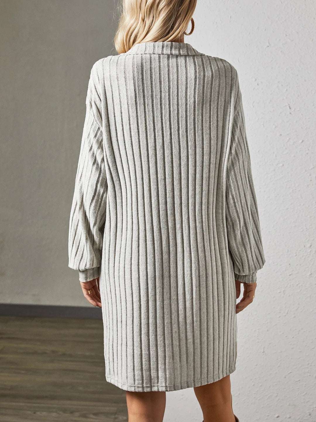 Langärmeliges Kleid aus lockerem Strick
