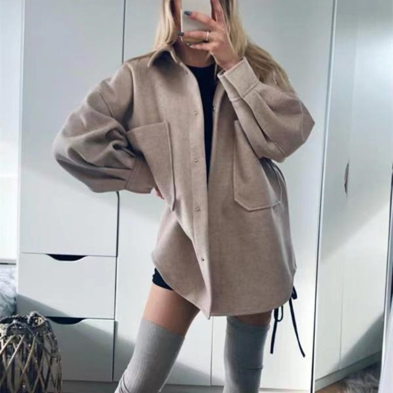 Lässige langärmelige Bluse mit Taschen