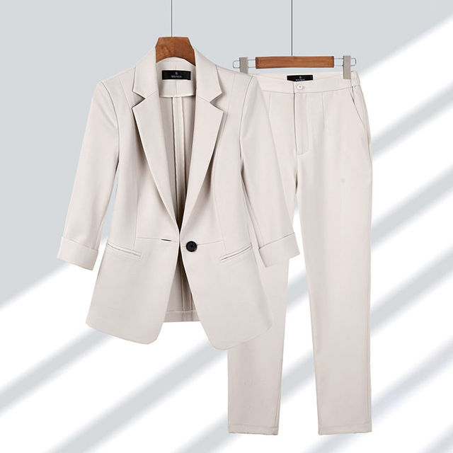 Laura | Bequemes und zeitloses Blazer-Set 0