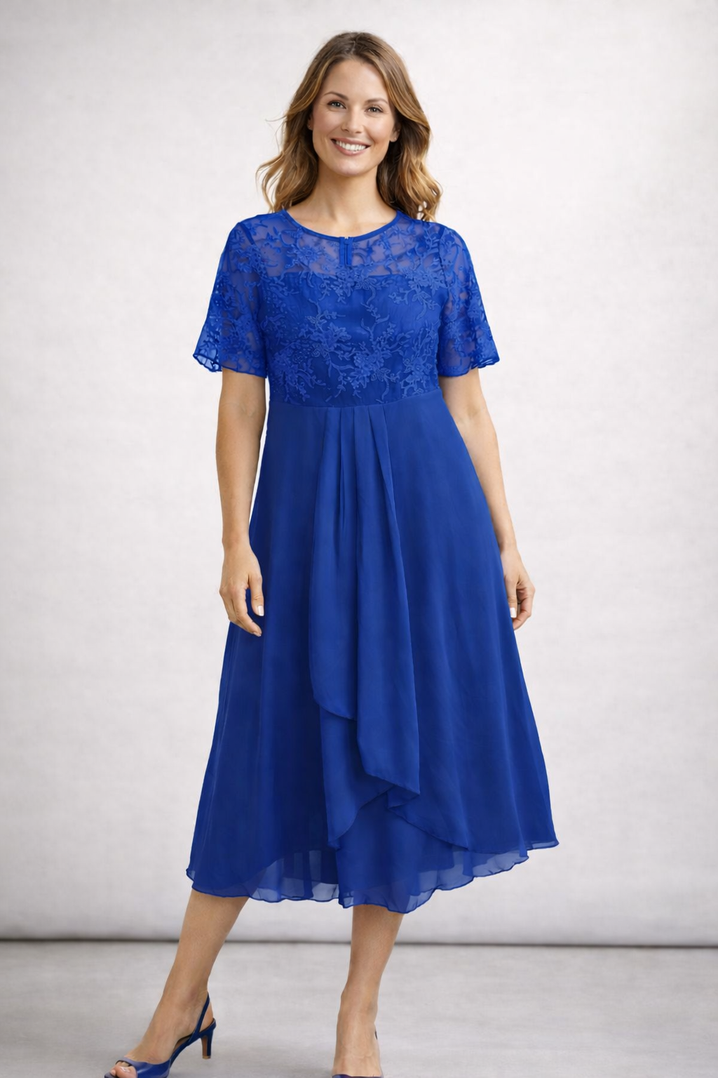 Livia | Elegantes Midikleid mit Spitzenoberteil und Chiffonärmeln 8