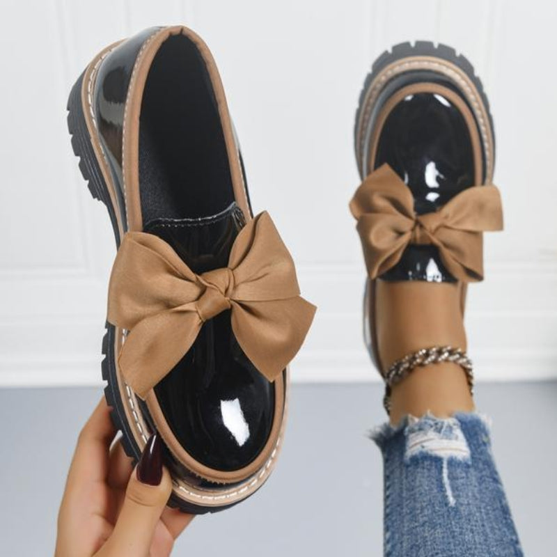 Livia | Glänzende Damen Loafer mit Übergroßer Schleife 1