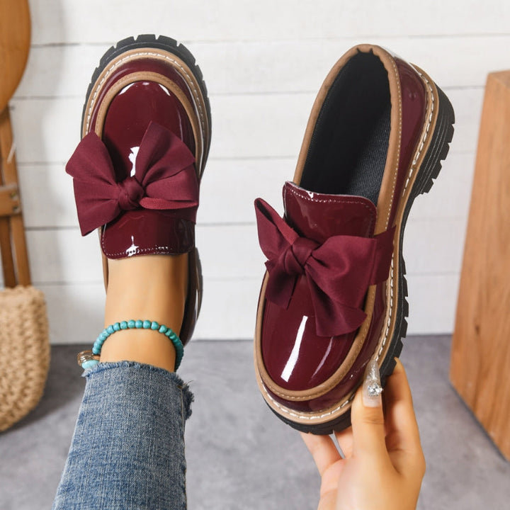 Livia | Glänzende Damen Loafer mit Übergroßer Schleife 2