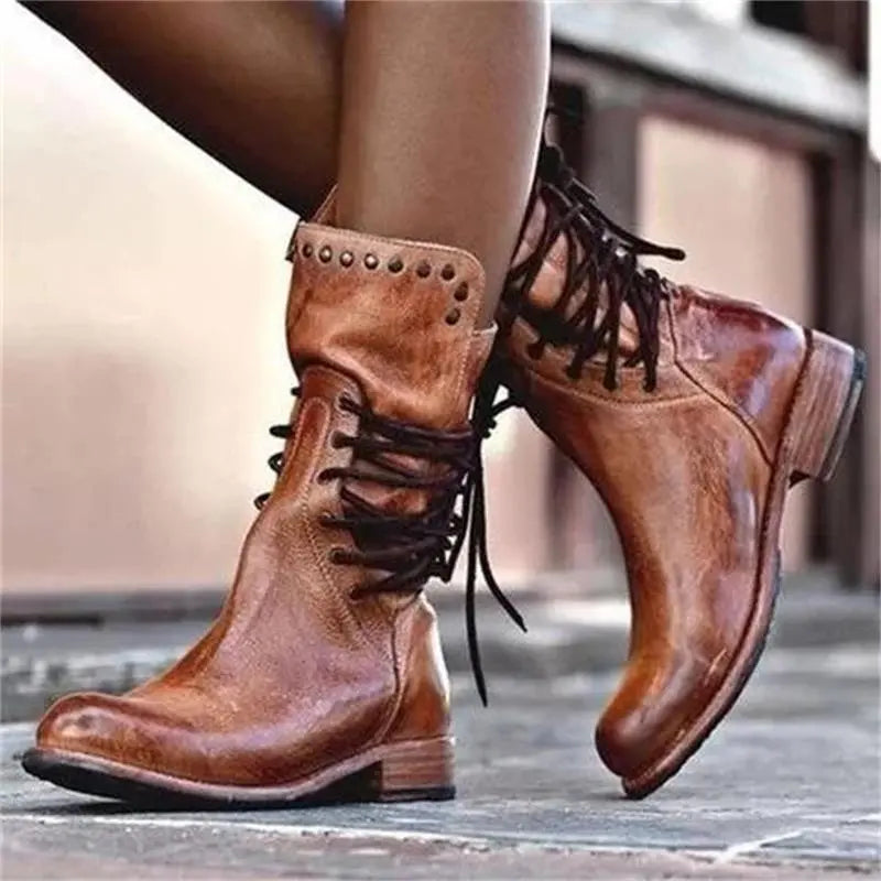 Lozenda - Kunstlederstiefel mit Schnürsenkeln