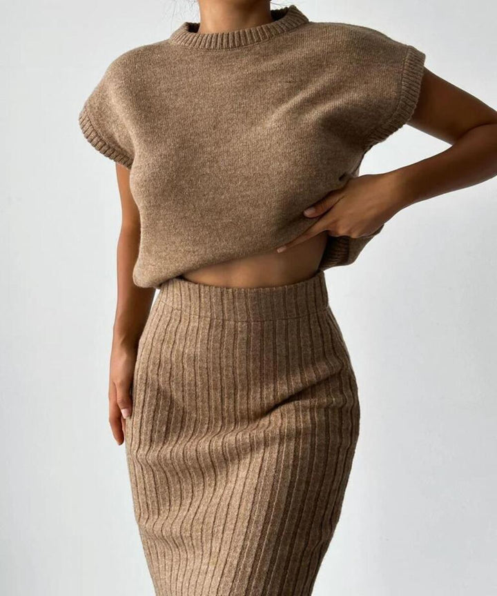Lozenda - Set Aus Ärmelloser Weste Und Gestricktem Rock