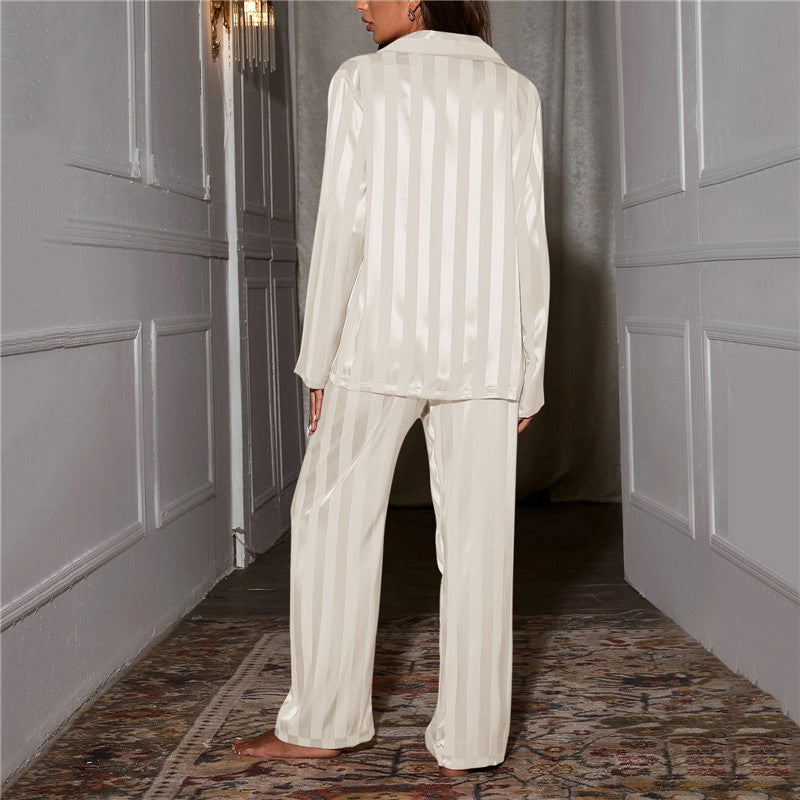 Stilvoller glatter Pyjama für Frauen