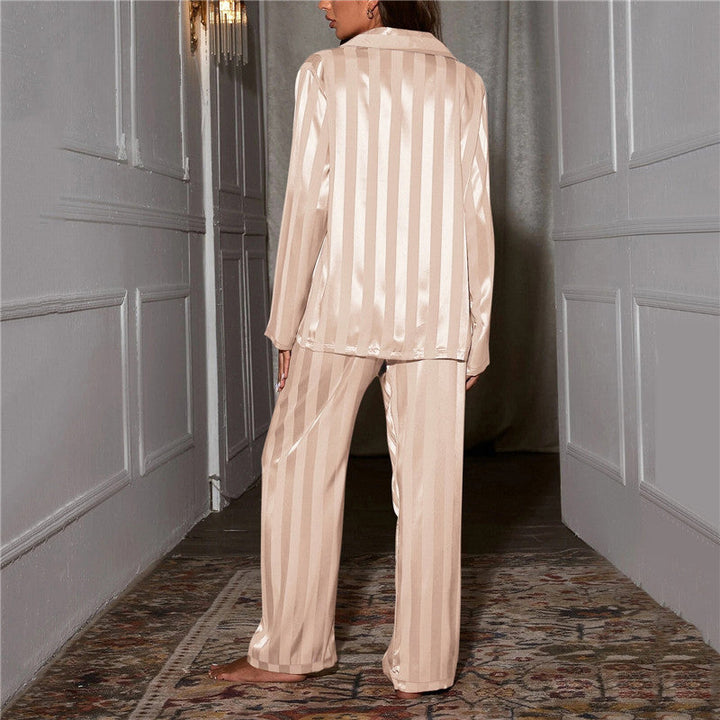 Stilvoller glatter Pyjama für Frauen
