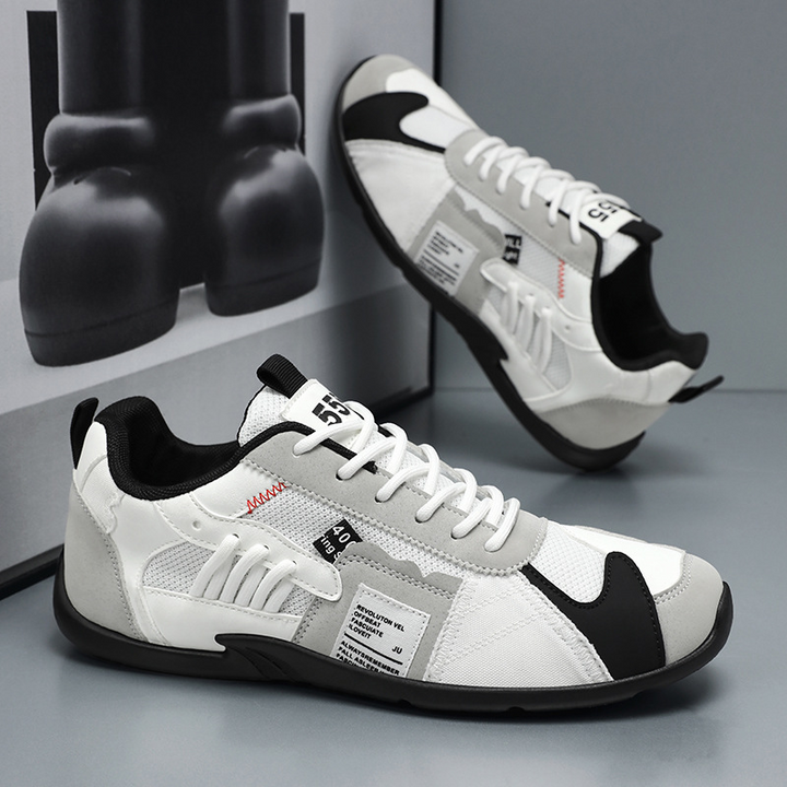 Sneaker mit Schnürung und Mesh