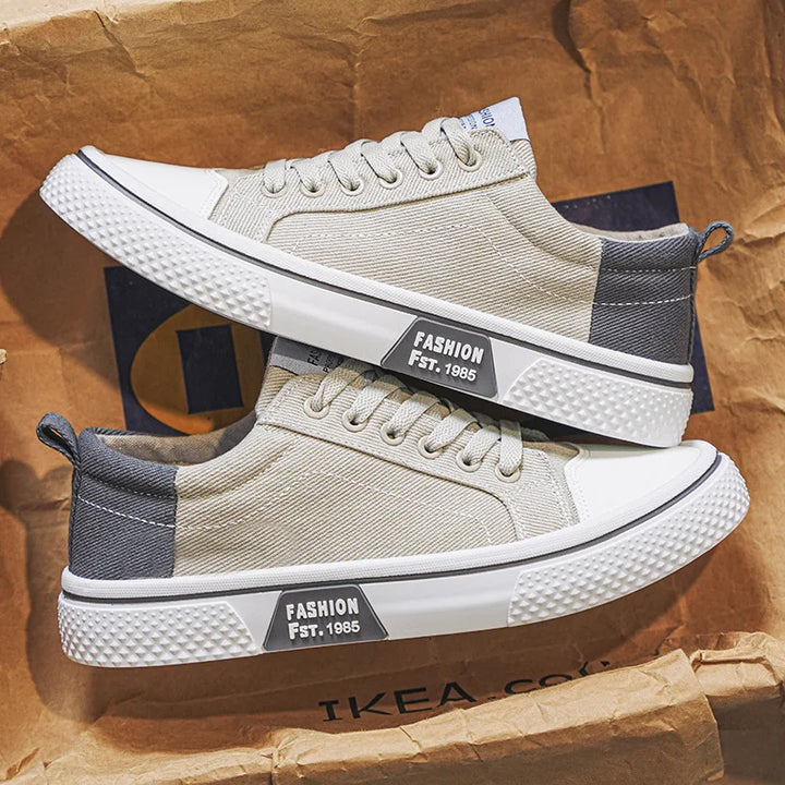 Canvas-Sneaker Low-Top mit Schnürung