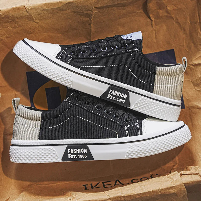 Canvas-Sneaker Low-Top mit Schnürung