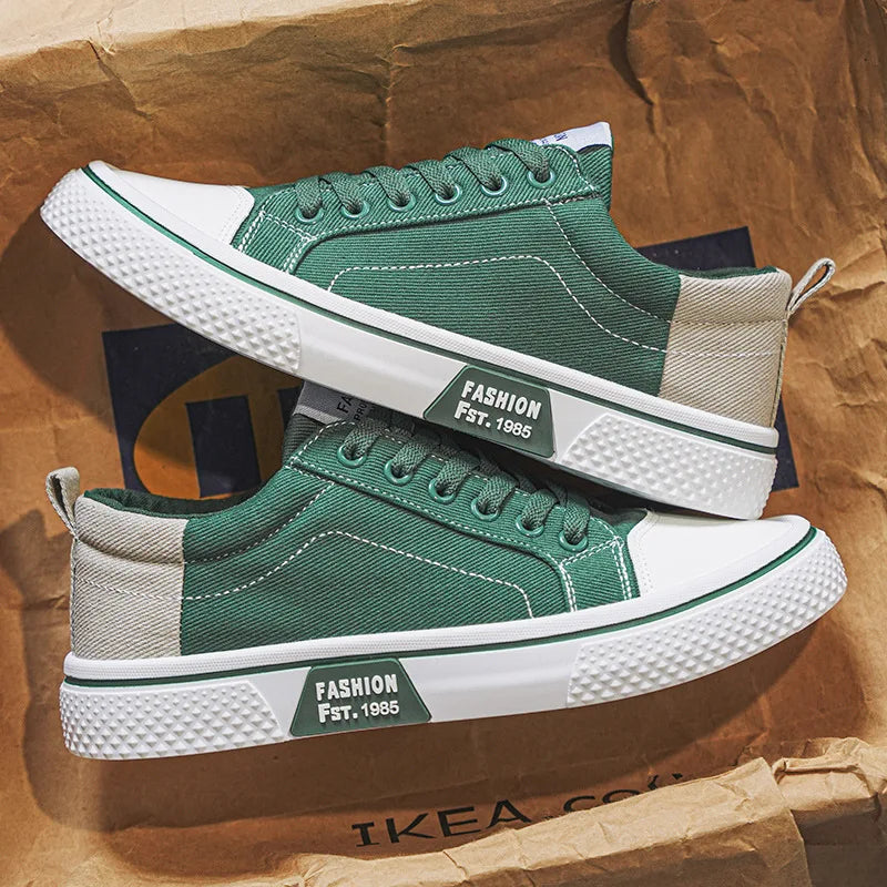 Canvas-Sneaker Low-Top mit Schnürung