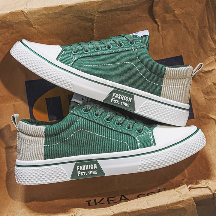 Canvas-Sneaker Low-Top mit Schnürung