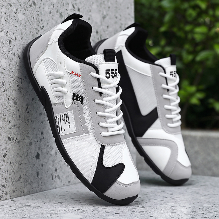 Sneaker mit Schnürung und Mesh