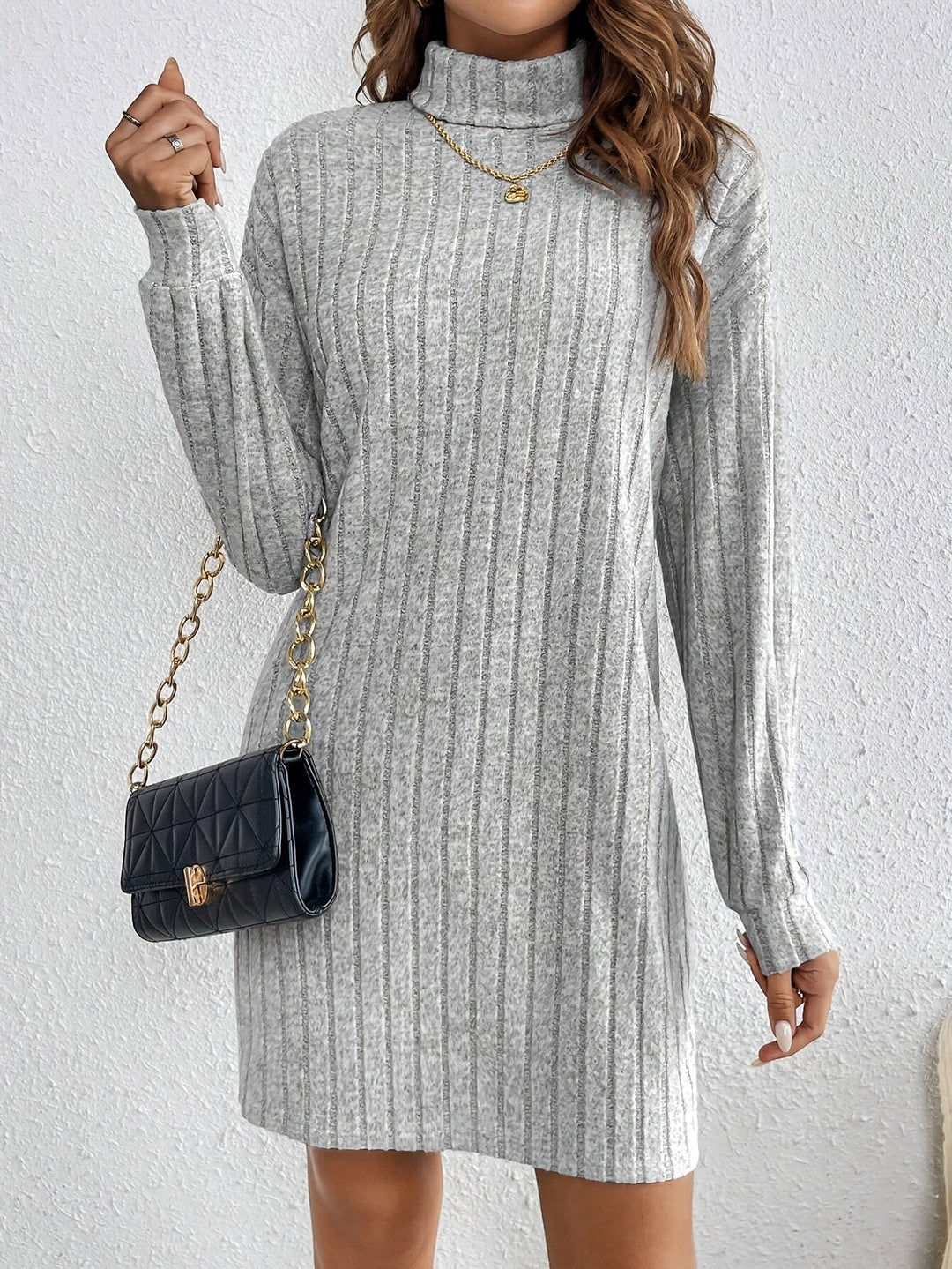 Mia - Einfarbig geripptes Rollkragenkleid