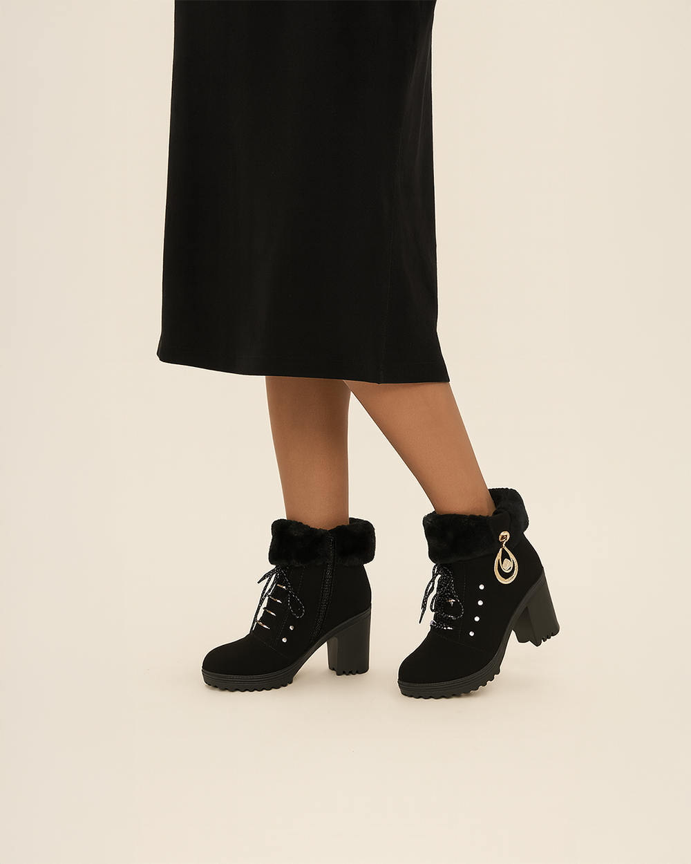 Absatz Stiefeletten mit Zierschnalle und Strassdetails