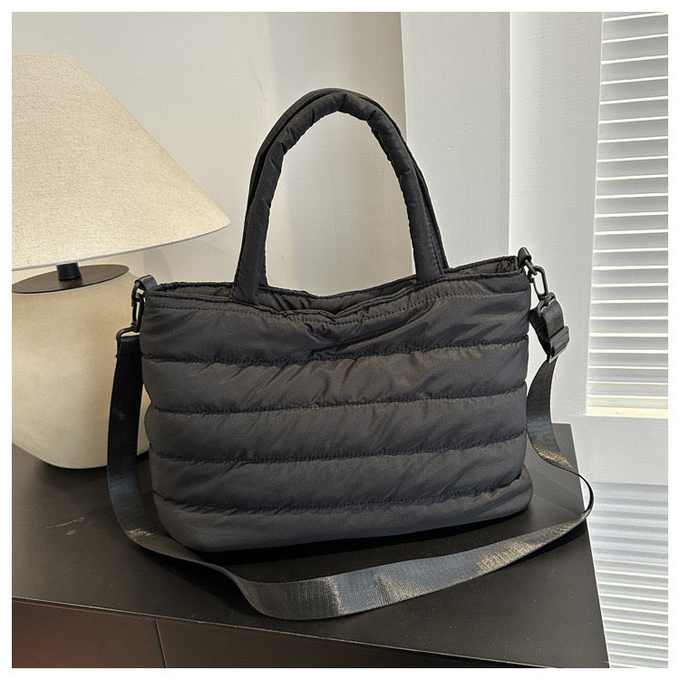 Moderne und elegante Puffertasche für Frauen - Kristel