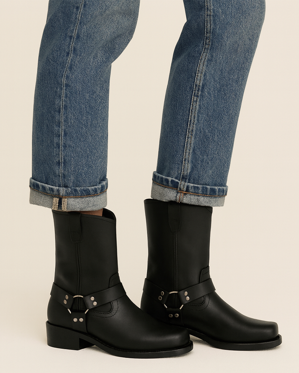 Mittelhohe Biker Stiefeletten mit seitlicher Schnalle