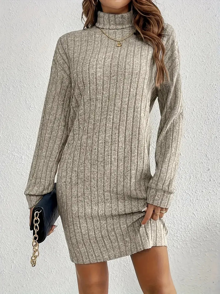 Rippstrickkleid mit Rundhalsausschnitt