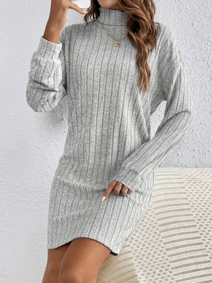 Rippstrickkleid mit Rundhalsausschnitt