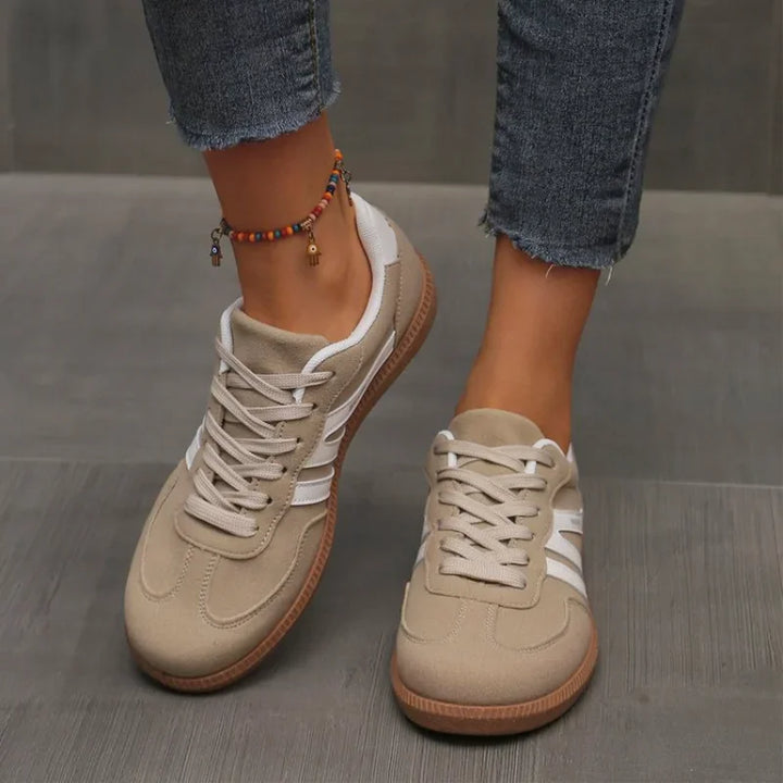 Sneaker mit Schnürung Gummisohle