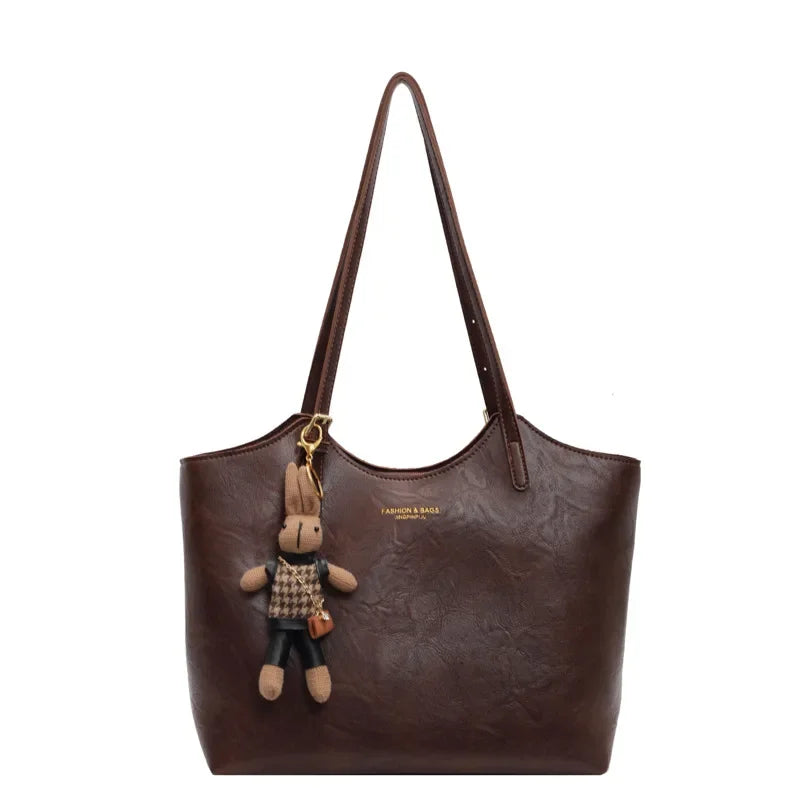Damen Elegantes  Schultertasche groß mit Anhänger