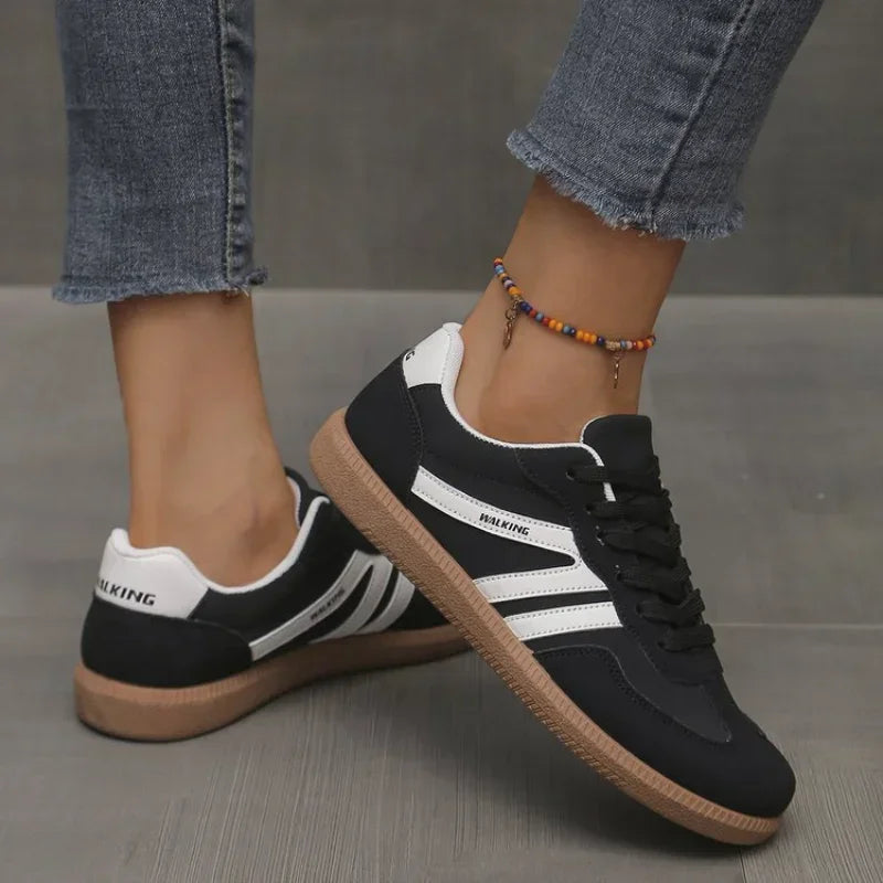 Sneaker mit Schnürung Gummisohle