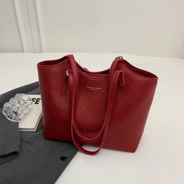 Damen Elegantes  Schultertasche groß mit Anhänger