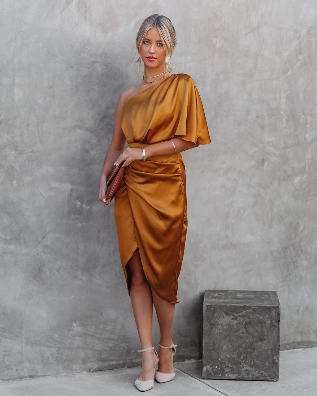 Valeria – One-Shoulder Satin Midi-Kleid