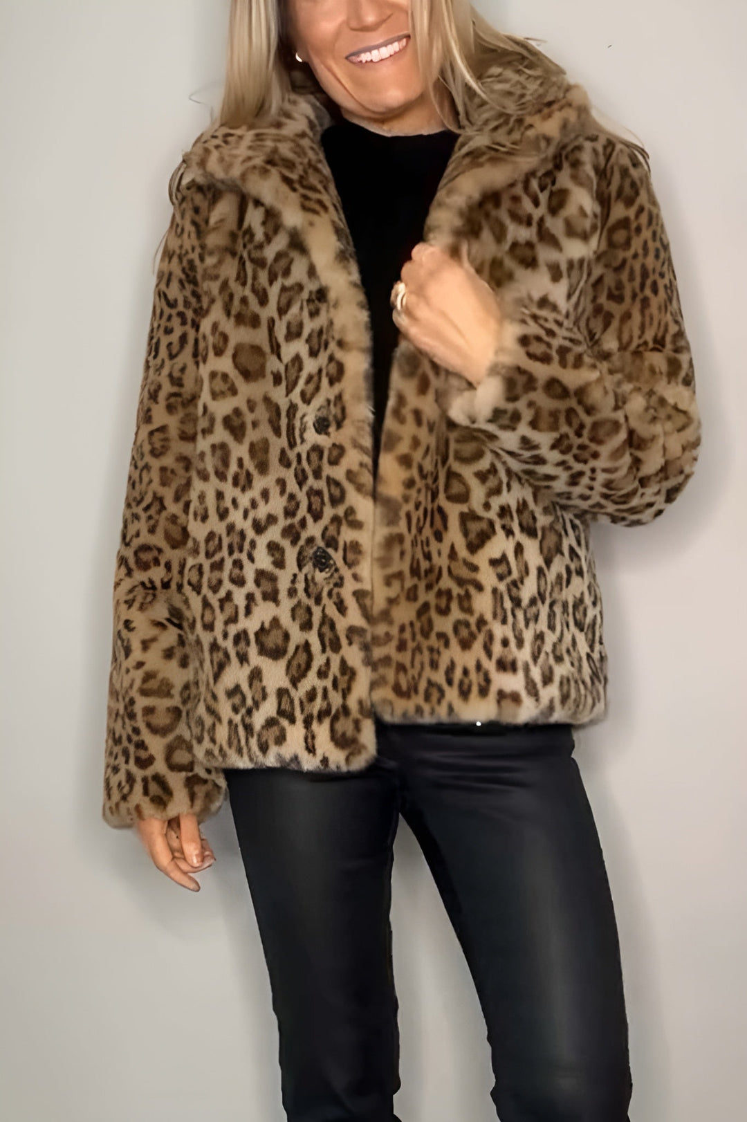 Sarah - Modischer Leoparden Kunstpelzmantel