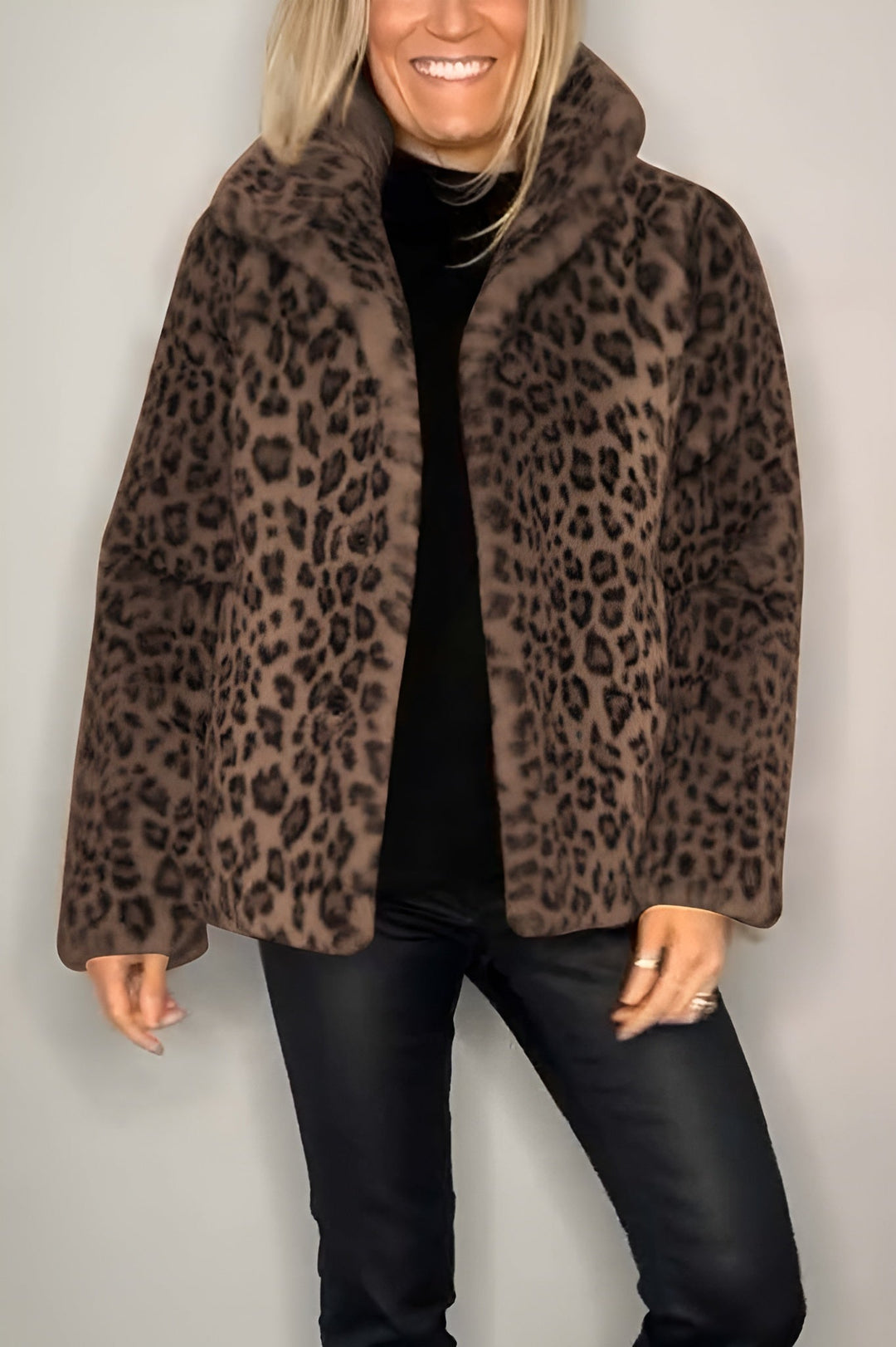Sarah - Modischer Leoparden Kunstpelzmantel