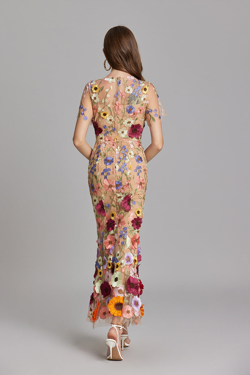 Damen-Maxikleid mit Blumenapplikationen