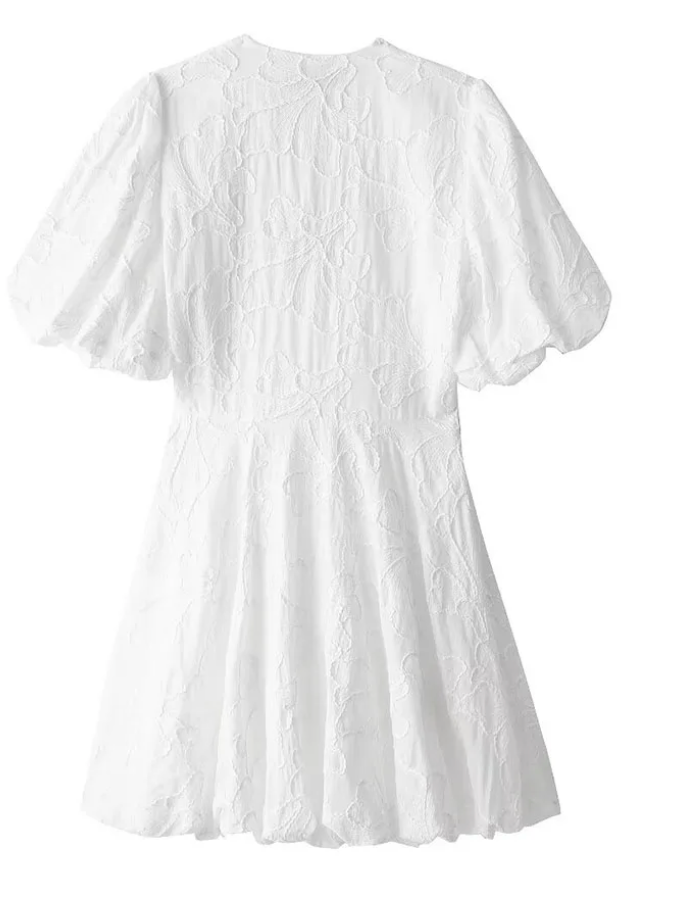 Amelia – Elegantes Kleid mit bestickten Rüschen